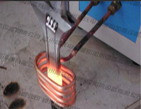 Wrench quenching by medium frequency induction heating machine